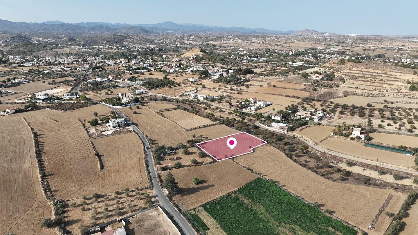 Residential field in Pera, Nicosia photo 2
