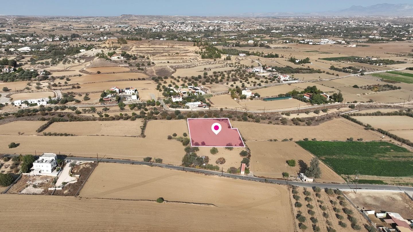 Residential field in Pera, Nicosia photo 1