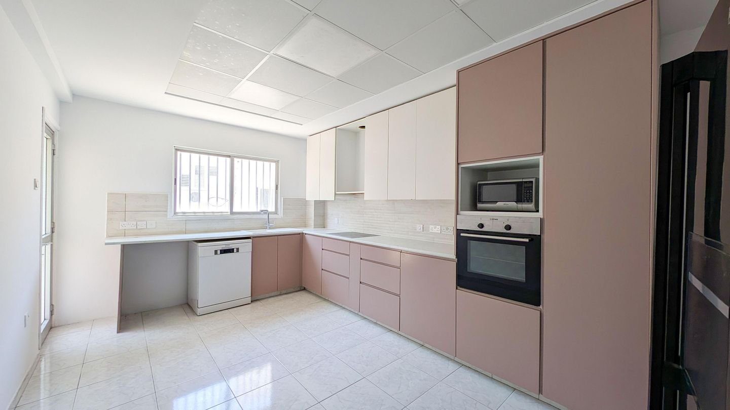 Three-Bedroom Apartment in Panagia, Nicosia photo 8