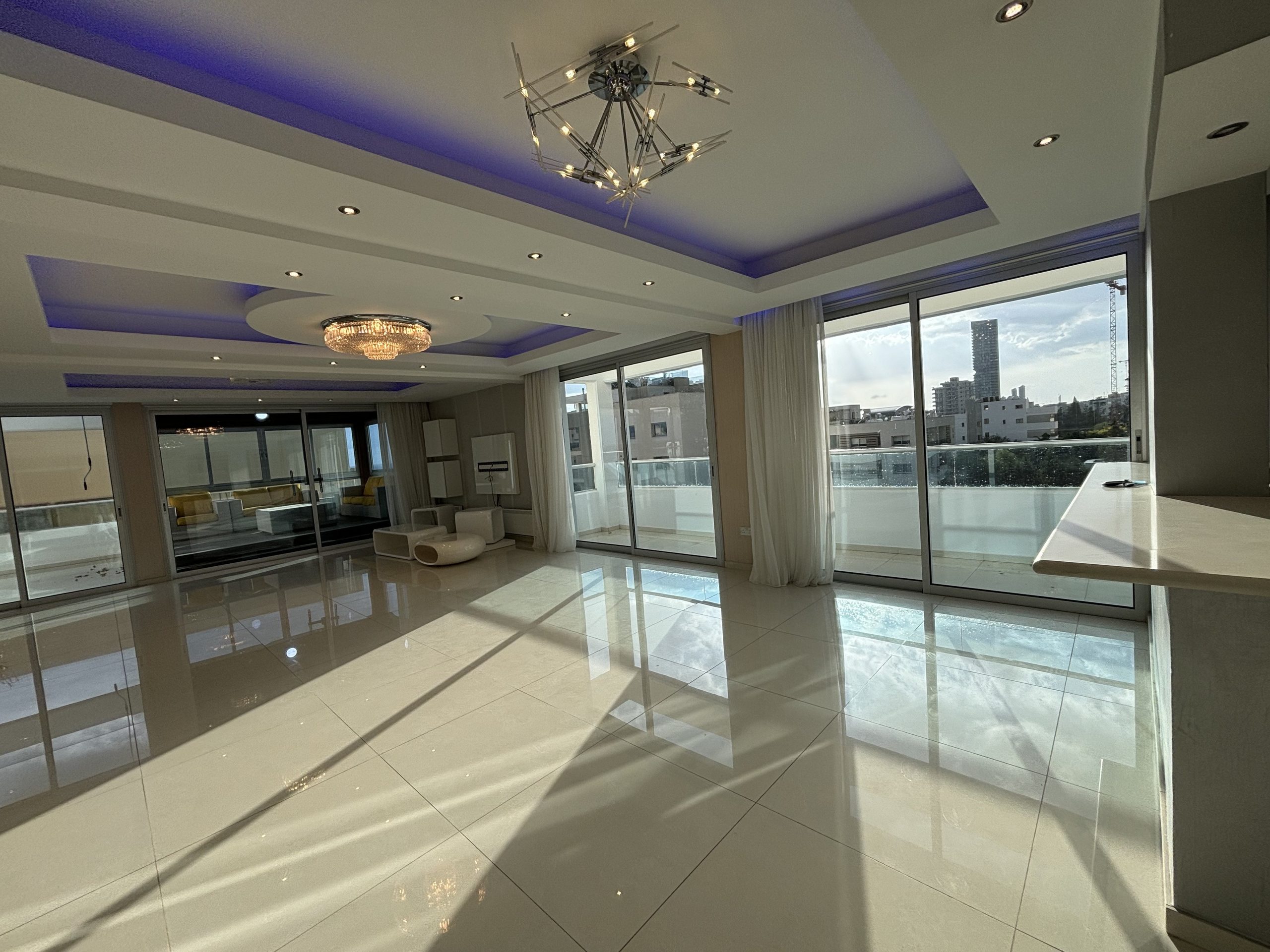 6 BR Stunning Penthouse in Agios Tychonas, Limassol photo 5