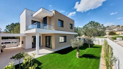 4 BR Villa in Agios Tychonas, Limassol thumbnail 1