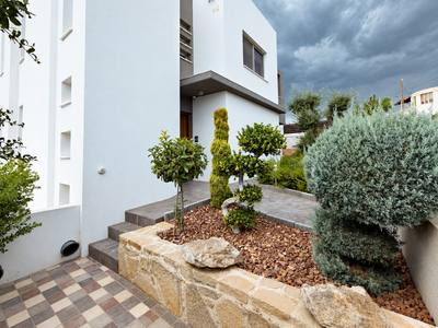 4 BR Villa with Private Swimming Pool in Agios Athanasios, Limassol thumbnail 28