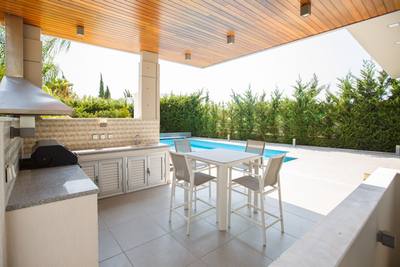 4 BR Villa in Agios Tychonas, Limassol thumbnail 4