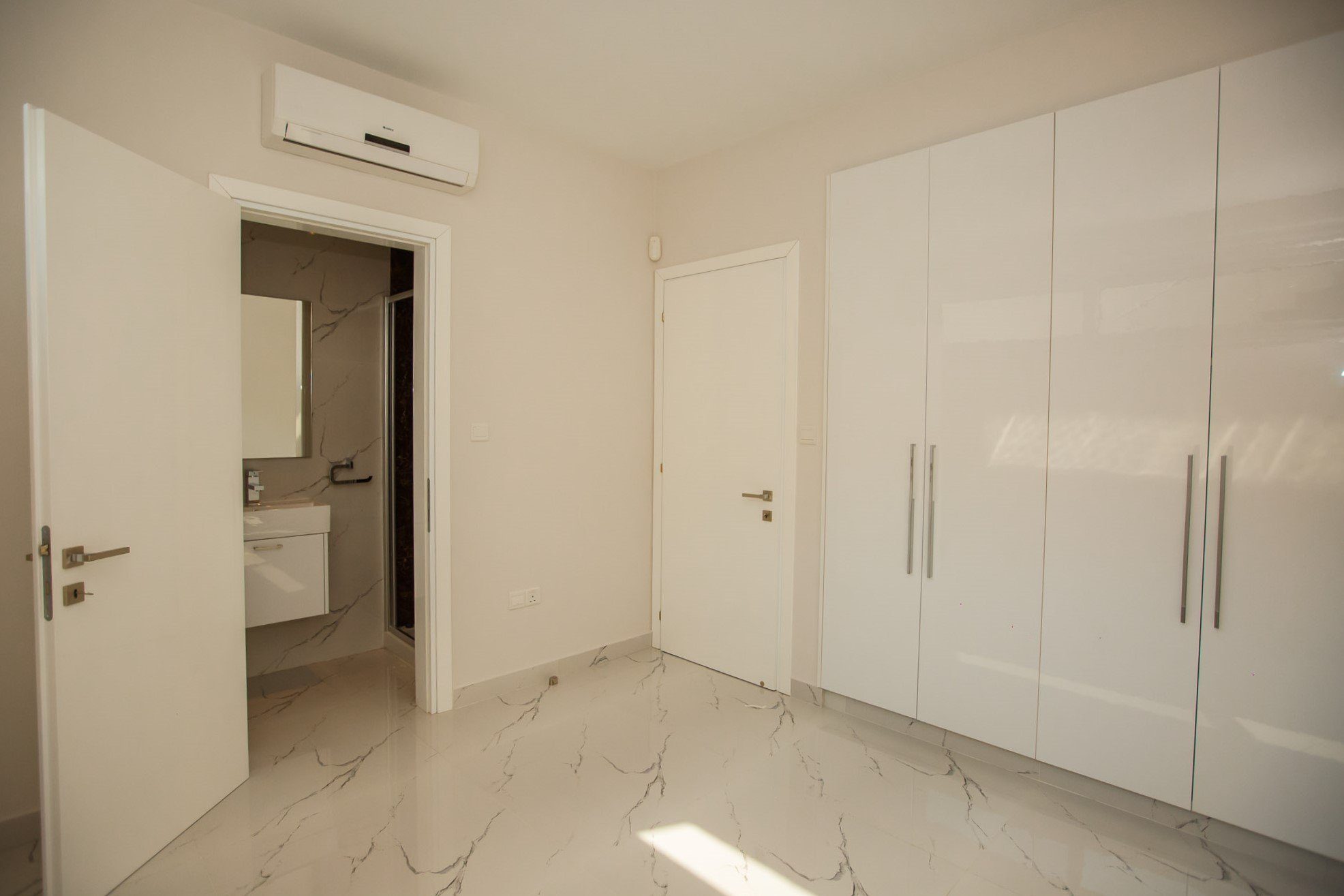 4 BR Villa in Agios Tychonas, Limassol photo 14