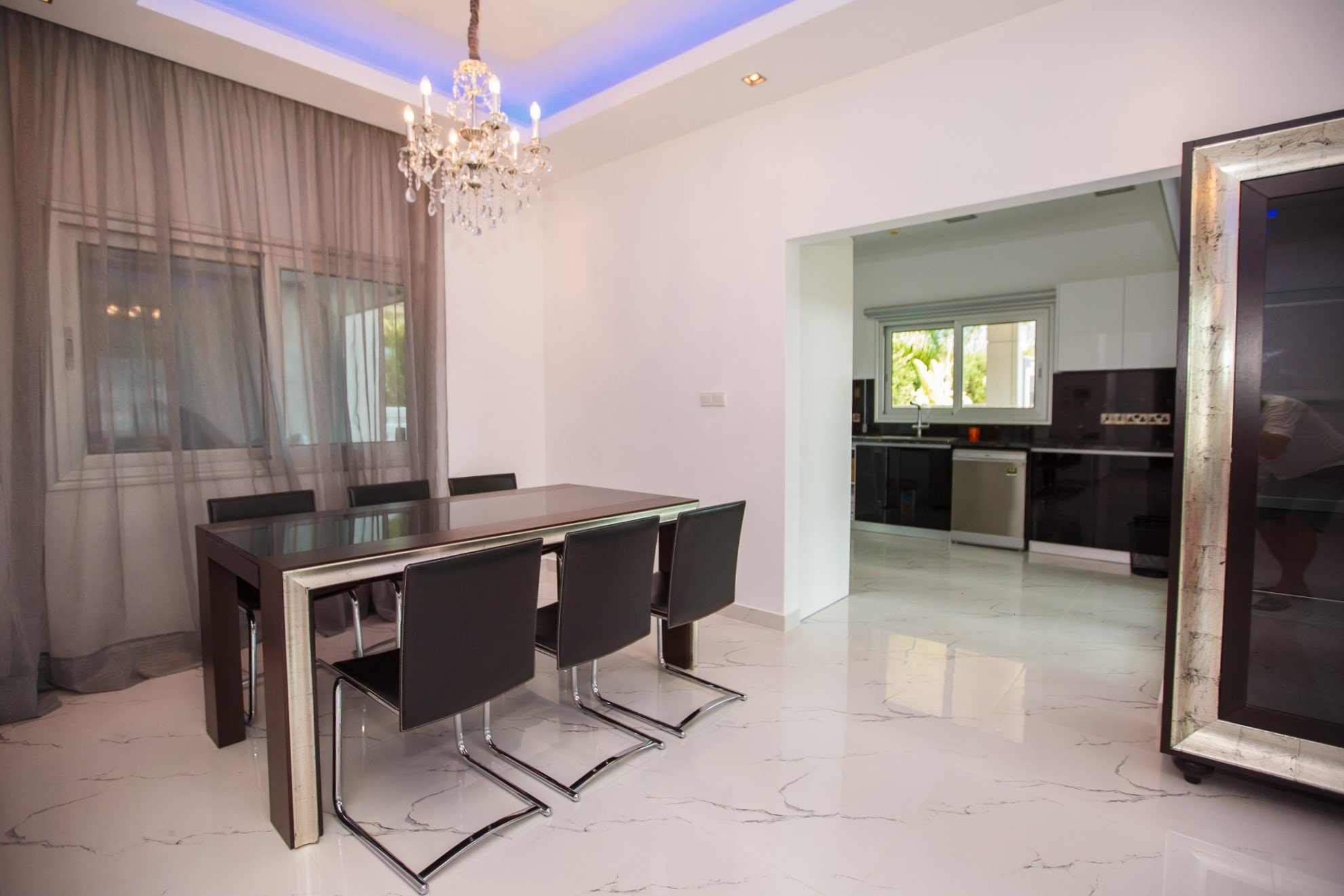 4 BR Villa in Agios Tychonas, Limassol photo 9