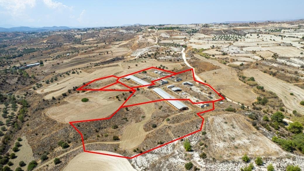 Agricultural fields and a farm in Analiontas, Nicosia photo 2