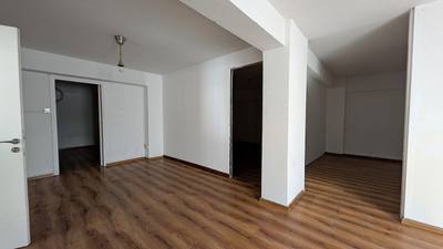 Shop with mezzanine in Agios Antonios, Nicosia thumbnail 12