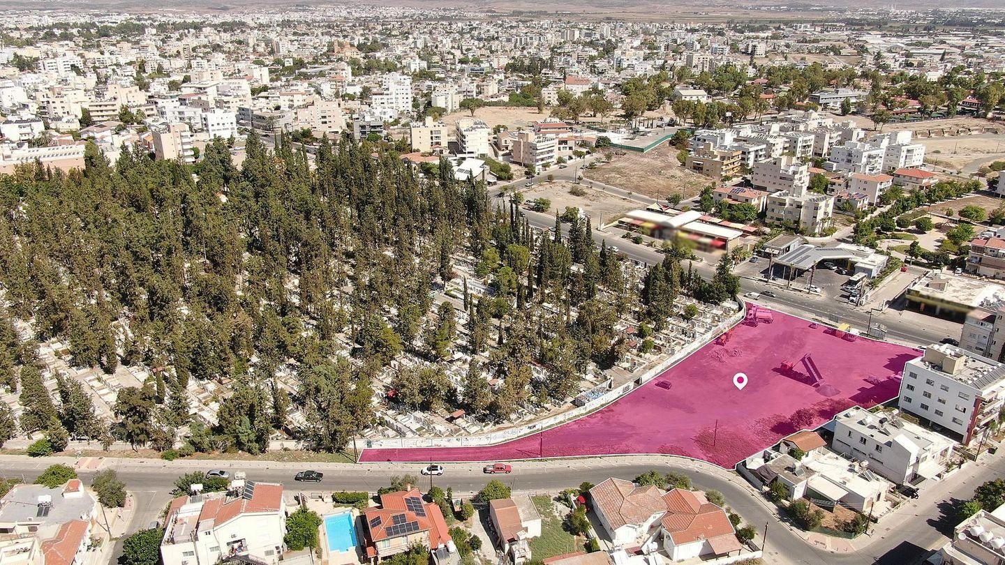 Commercial (Share 16%) and  residential (share 50%) fields in Nicosia photo 4