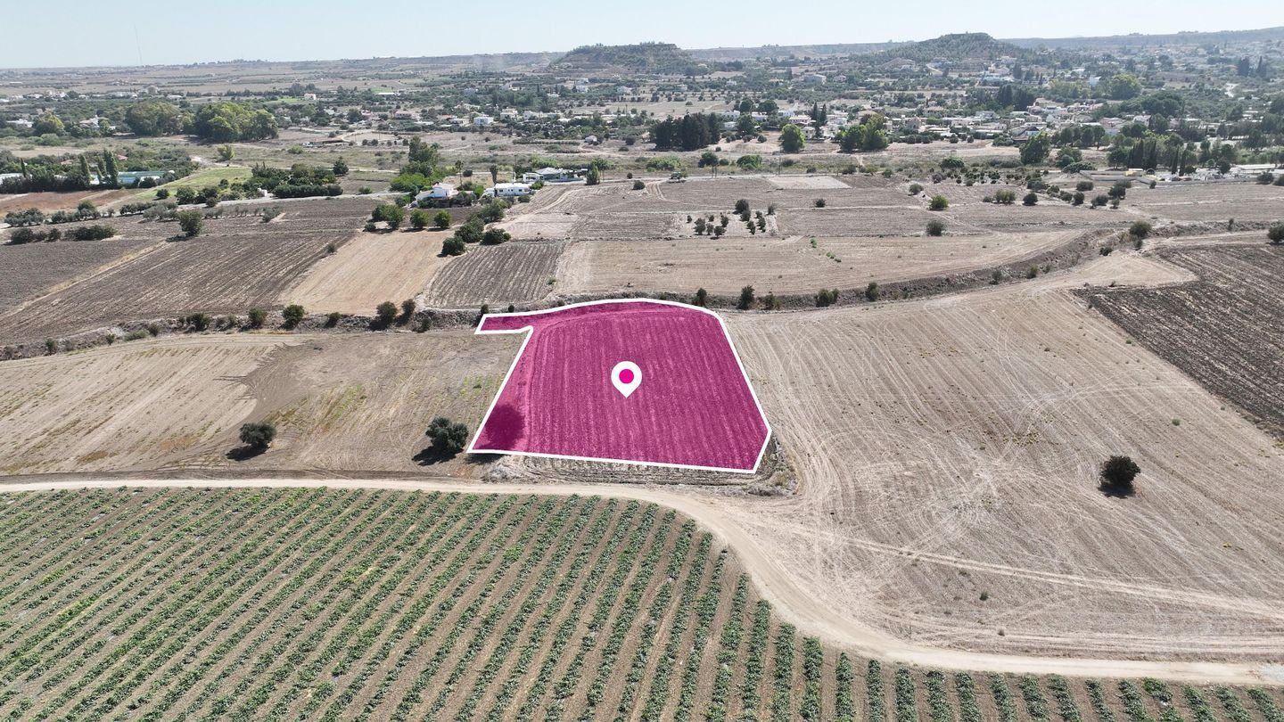 Residential field in Episkopeio, Nicosia photo 1