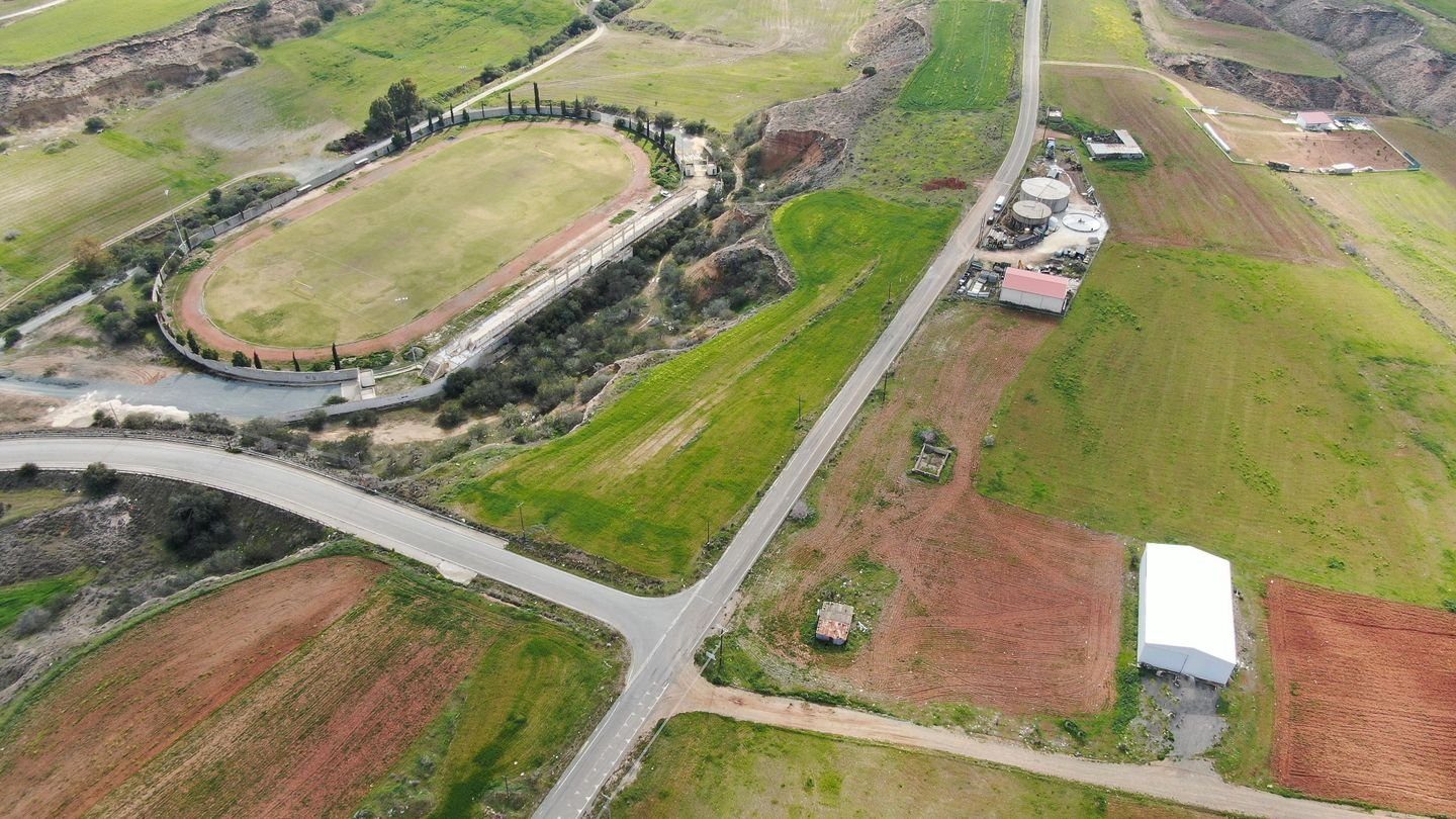 Residential Field, Palaiometocho photo 5