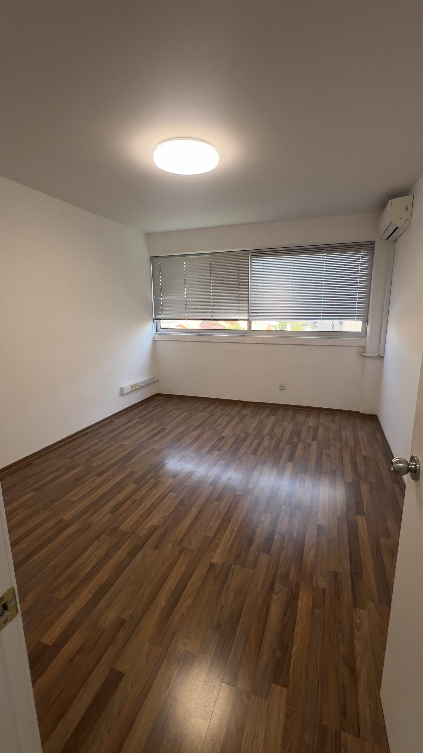 3 BR Office in Makarios III, Polemidia, Limassol photo 8