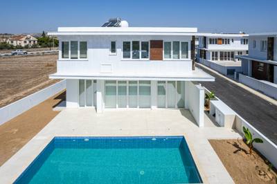 3 BR Detached house in Oroklini Tourist Area, Larnaca thumbnail 2