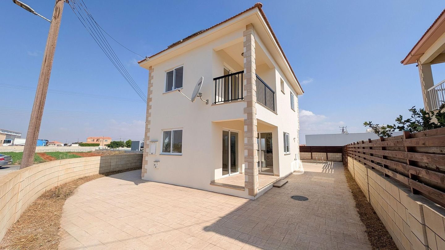 Two-bedroom house with swimming pool in Xylofagou, Larnaca — photo 8