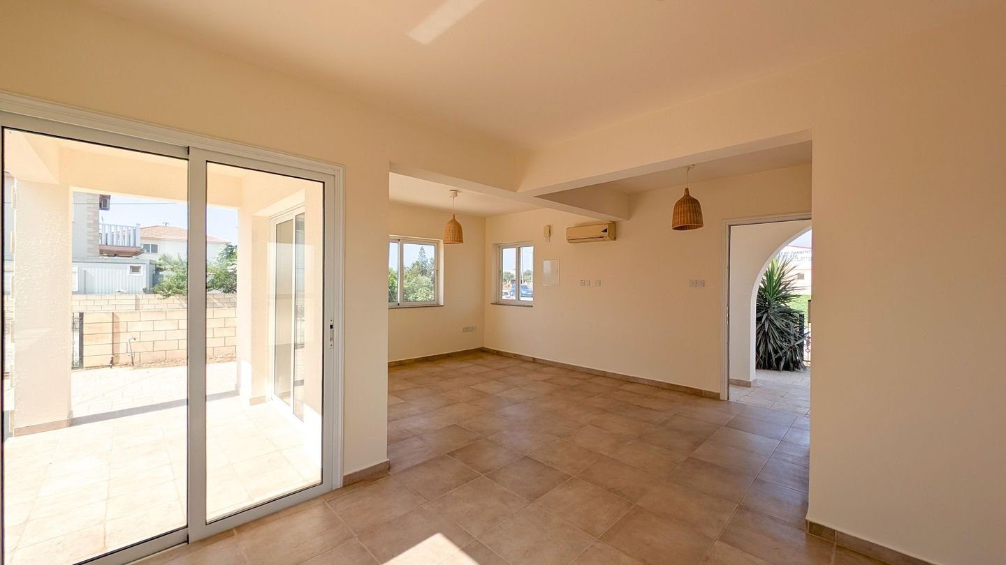Two-bedroom house with swimming pool in Xylofagou, Larnaca photo 13