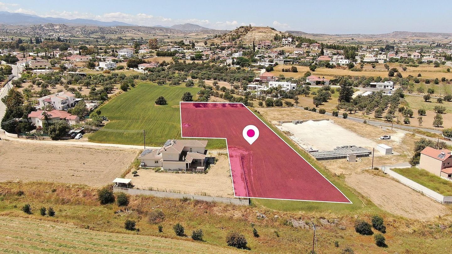 Residential field in Pera, Nicosia photo 1