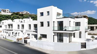 6 BR Detached house in Agios Athanasios, Limassol thumbnail 1