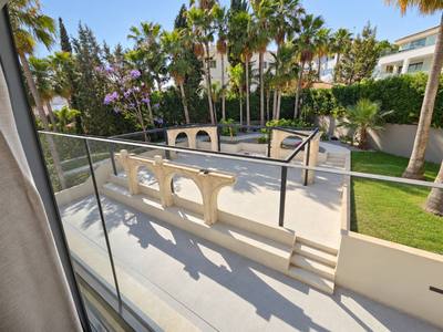 6 BR Villa with Private Swimming Pool in Agios Athanasios, Limassol thumbnail 9