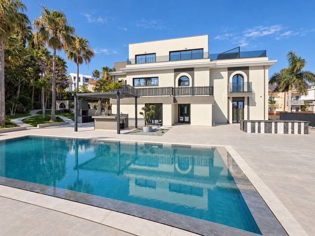 6 BR Villa with Private Swimming Pool in Agios Athanasios, Limassol