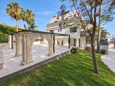 6 BR Villa with Private Swimming Pool in Agios Athanasios, Limassol thumbnail 10