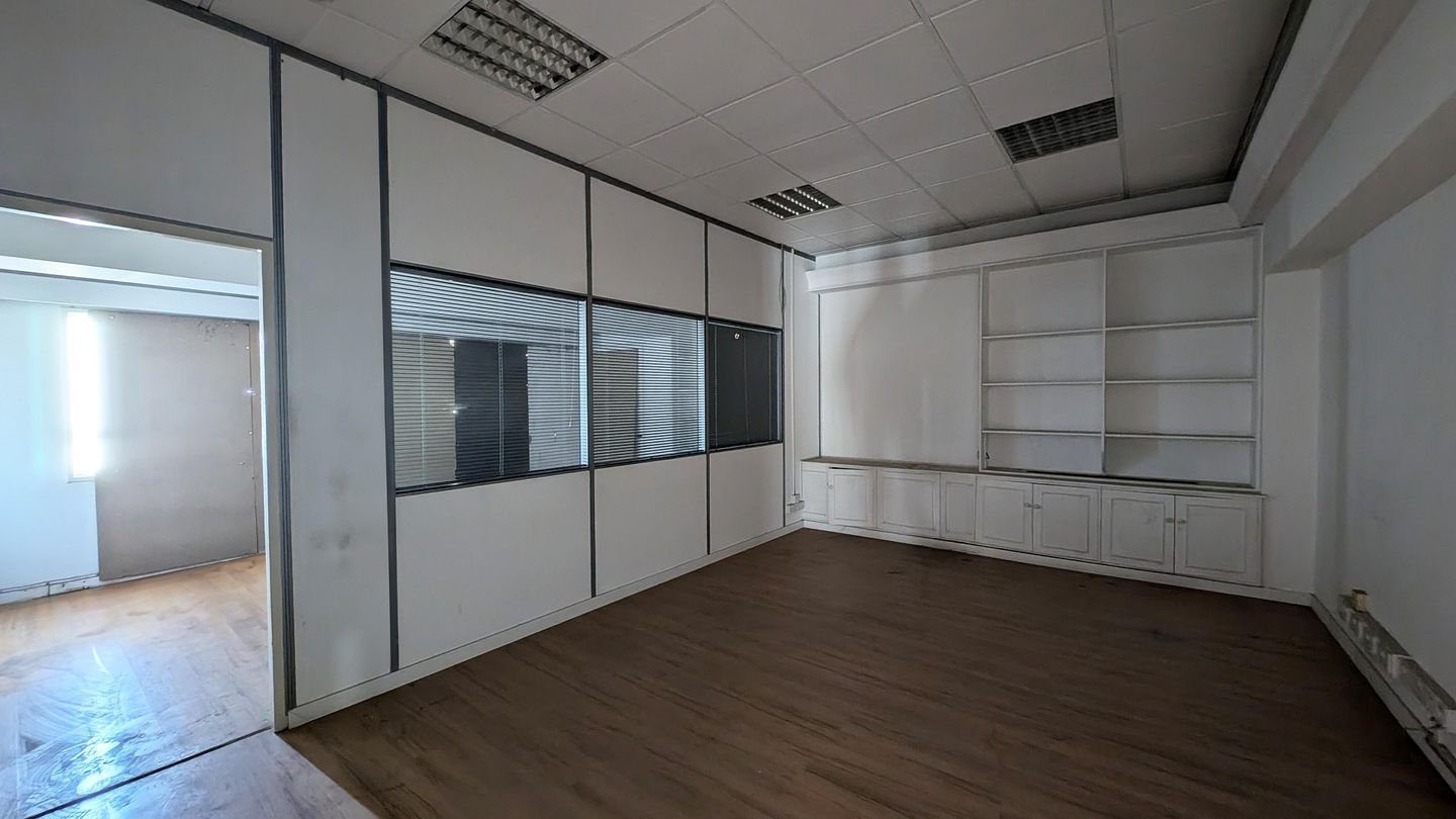 Building with Showroom in Kaimakli, Nicosia photo 17