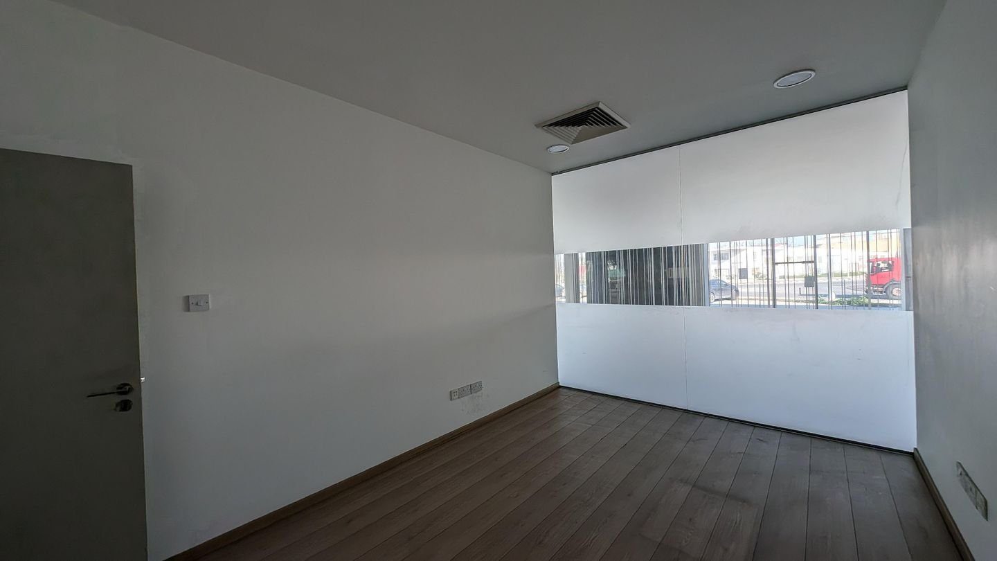 Building with Showroom in Kaimakli, Nicosia — photo 7