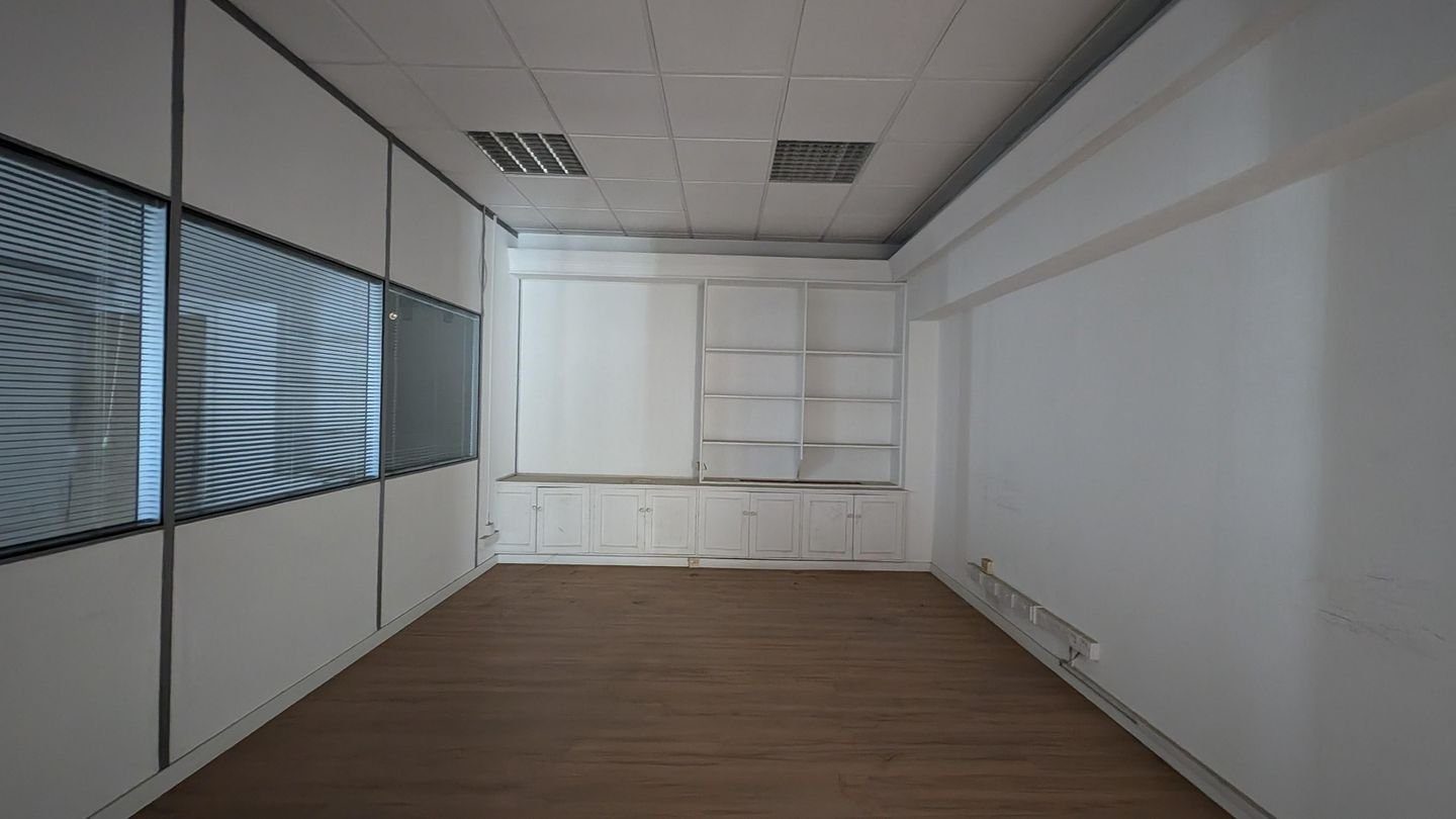 Building with Showroom in Kaimakli, Nicosia — photo 8