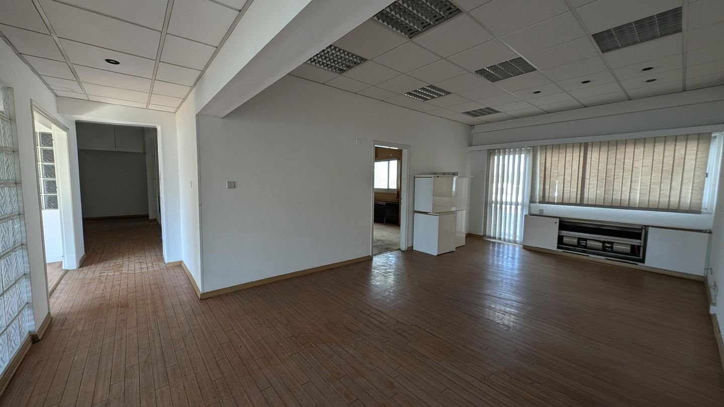 Building with Showroom in Kaimakli, Nicosia photo 19
