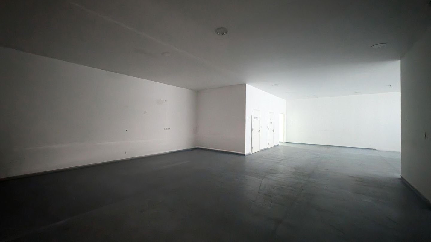 Building with Showroom in Kaimakli, Nicosia photo 14