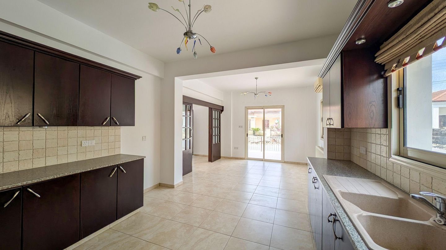 Three-Bedroom House in Apostolos Loukas Quarter, Aradippou, Larnaca photo 11