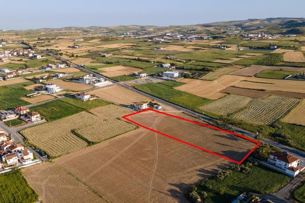 Shared residential field in Athienou, Larnaca photo 2