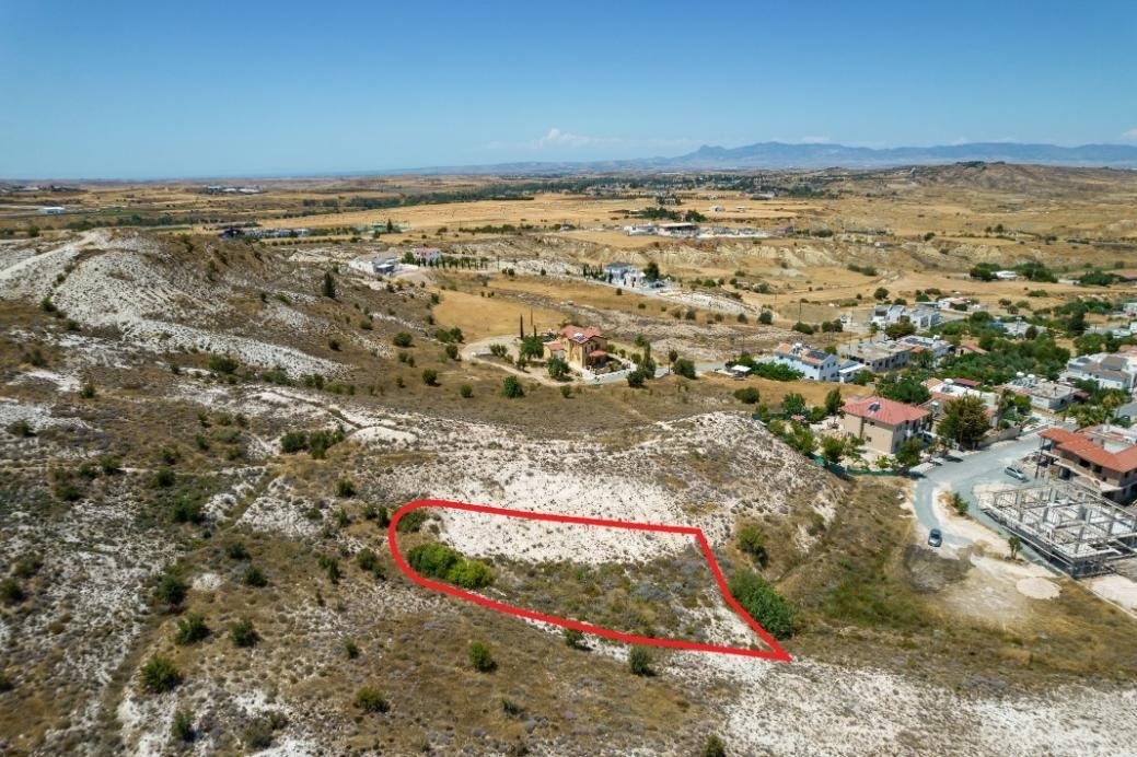 Residential field in Arediou, Nicosia photo 1