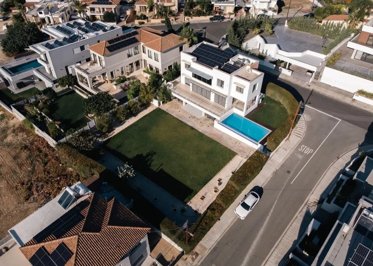 5 BR Villa with Independent Studio & Sea Views in Agia Fyla, Limassol photo 25