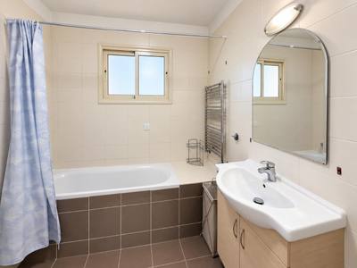 5 BR Villa with Private Swimming Pool in Agios Tychonas, Limassol thumbnail 9