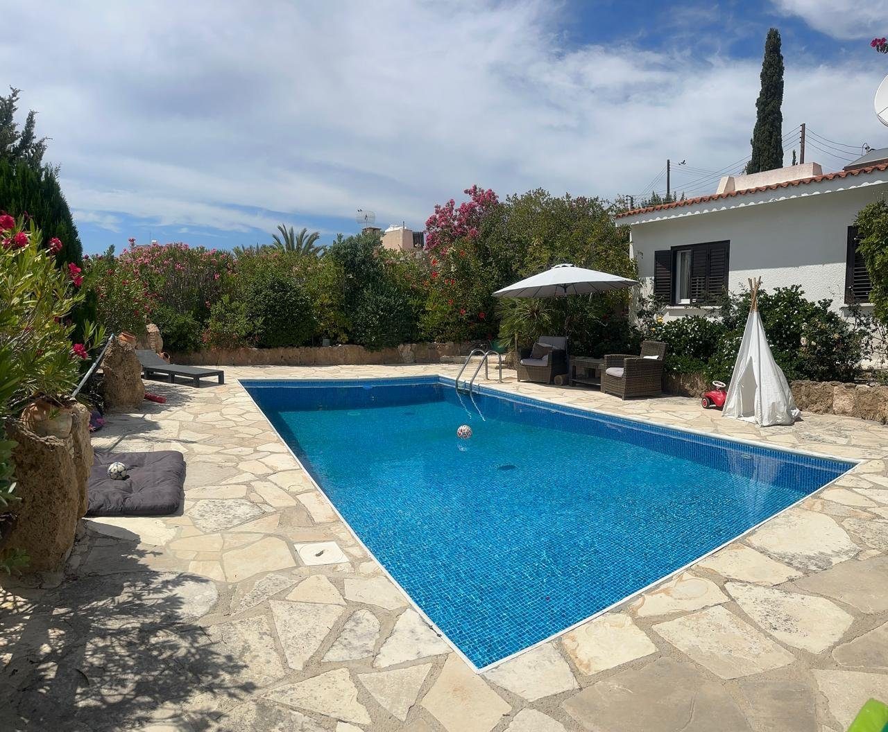 3 BR Bungalow in Tala, Paphos photo 9