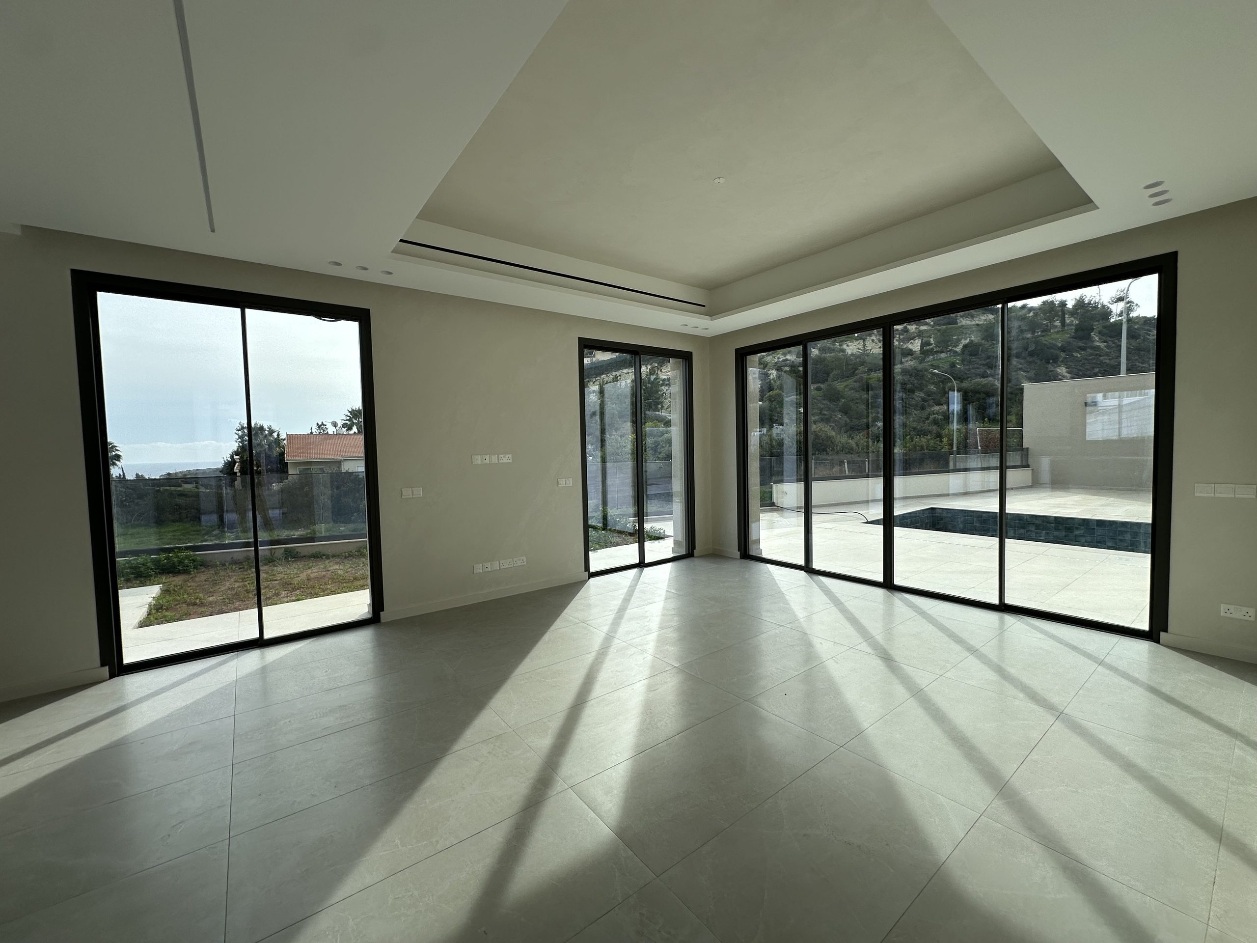 4 BR Luxury Villa in Agios Tychonas, Limassol photo 3