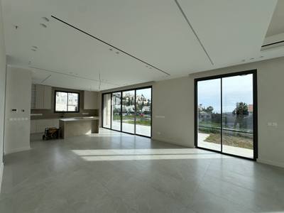 4 BR Luxury Villa in Agios Tychonas, Limassol thumbnail 2