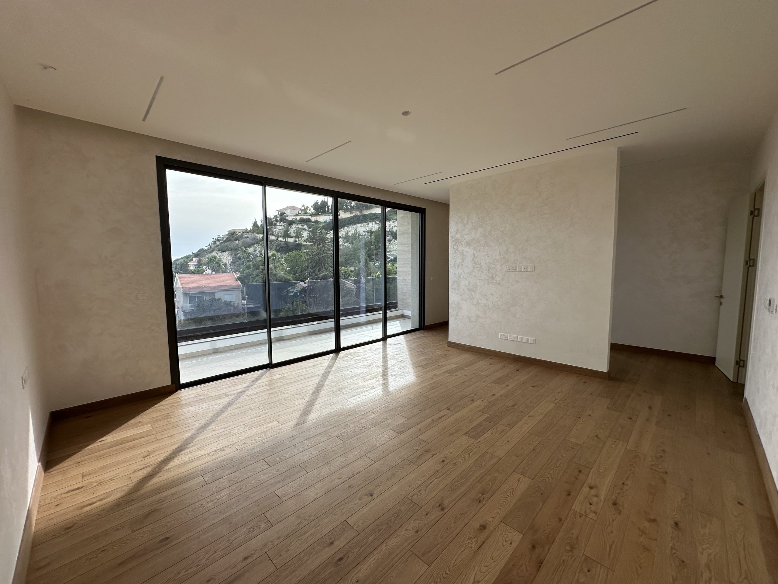 4 BR Luxury Villa in Agios Tychonas, Limassol photo 9
