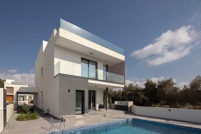 4 BR Villa in Chlorakas, Paphos thumbnail 1