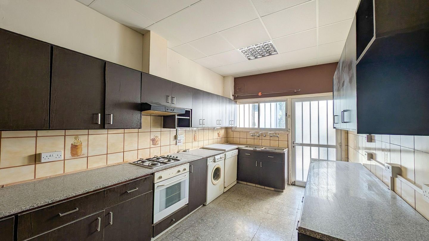 Ground Floor House with basement in Lakatamia, Nicosia photo 17