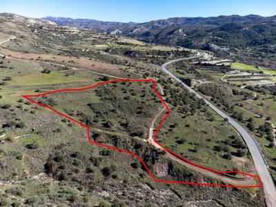 Shared field in Trachypedoula, Paphos thumbnail 1