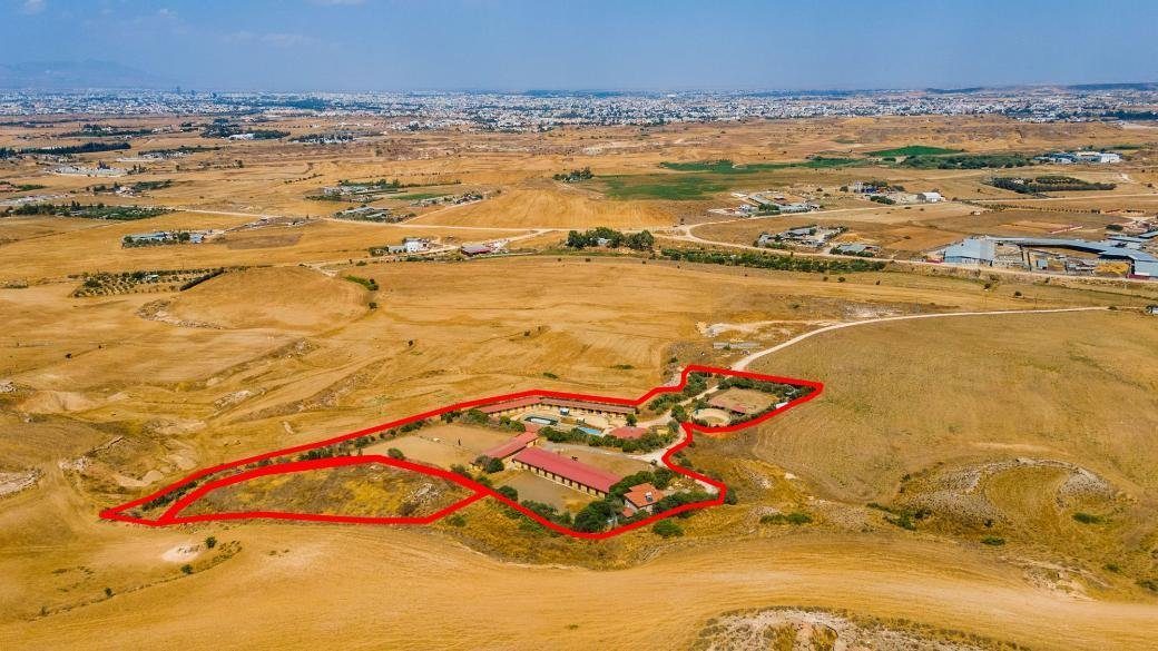 Fields with a horse farm in Pano Deftera, Nicosia photo 4