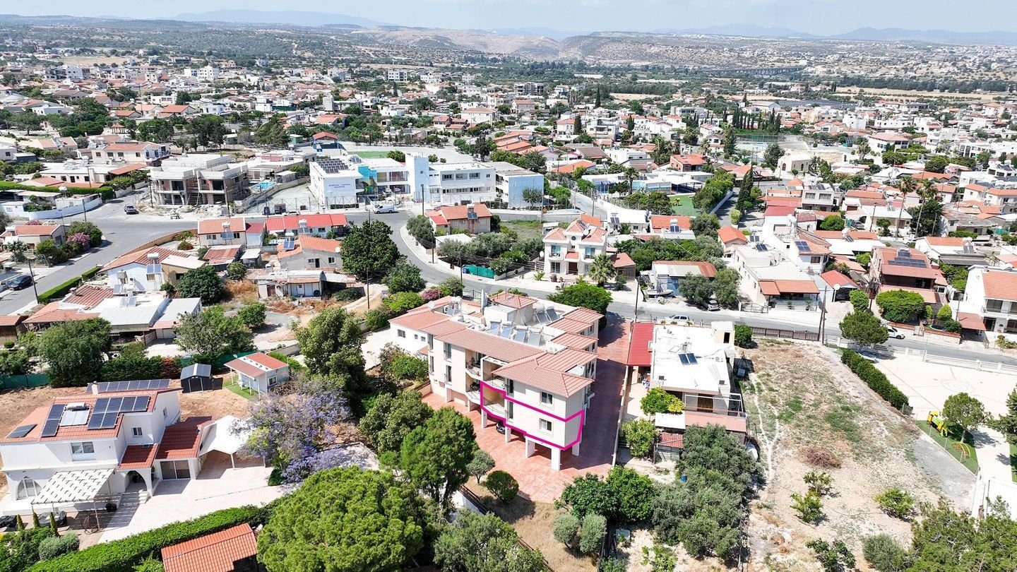 Three-Bedroom Apartment in Episkopi, Limassol photo 2