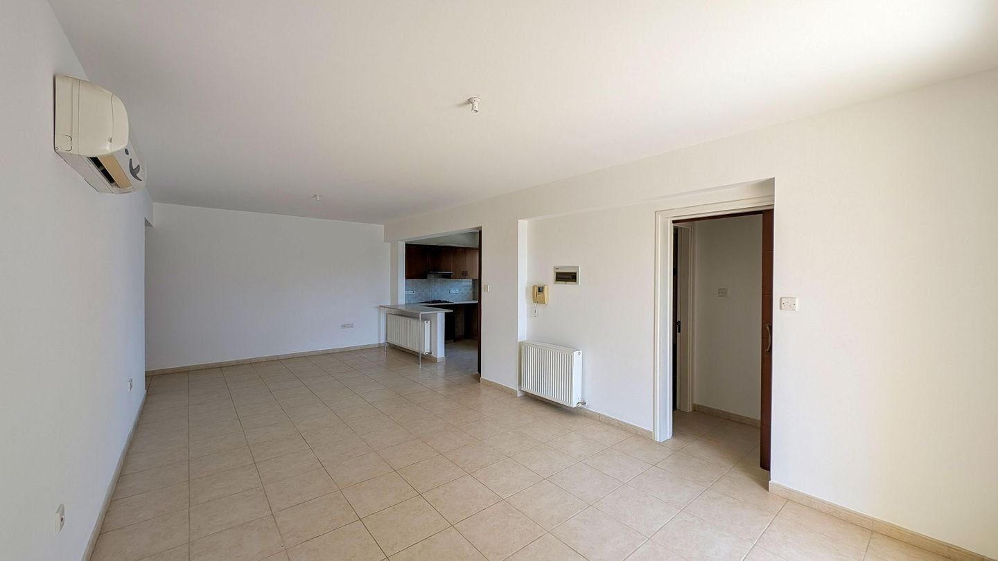 Three-Bedroom Apartment in Episkopi, Limassol photo 6