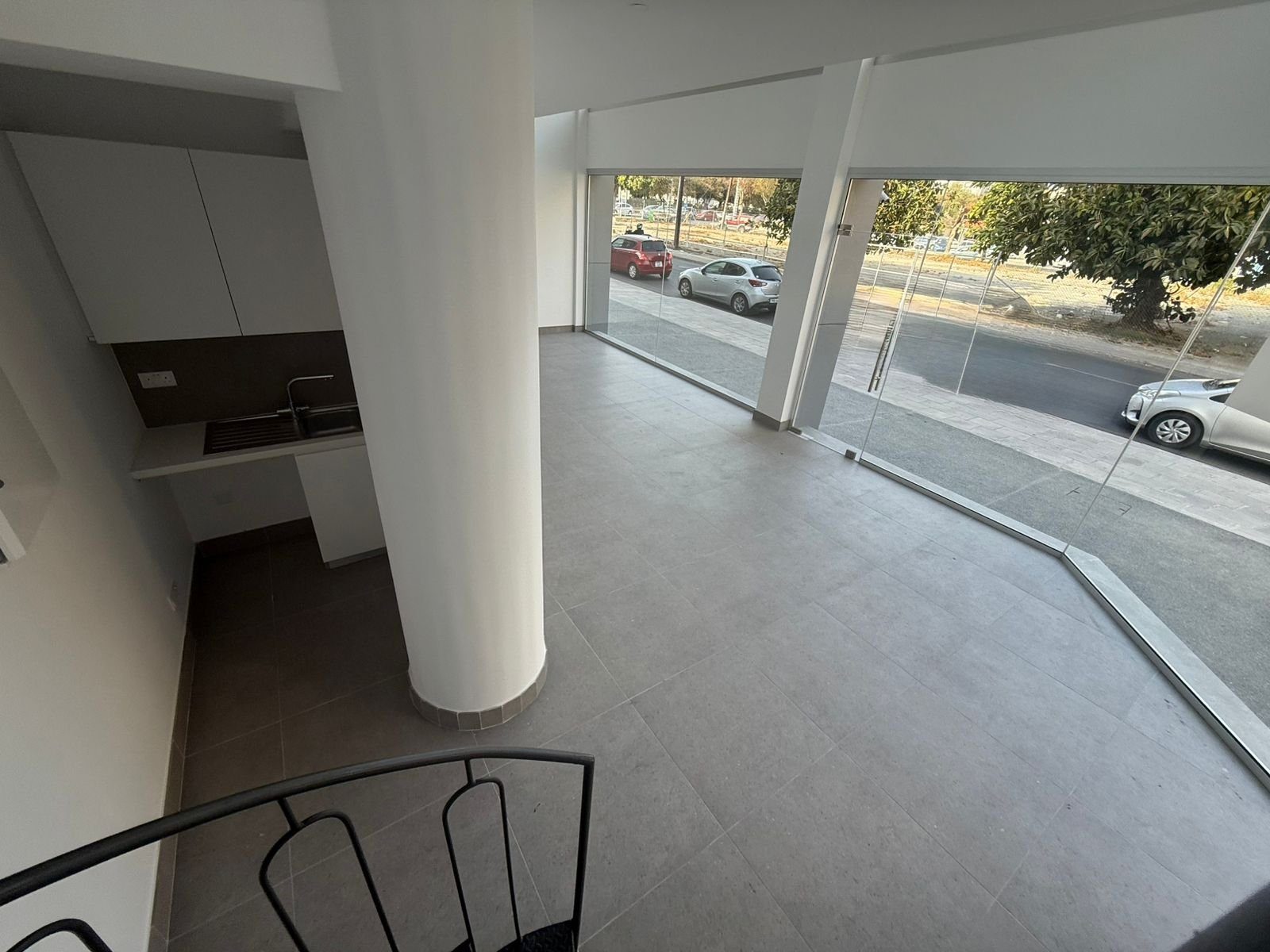 Shop + mezzanine in Katholiki, Limassol — photo 2
