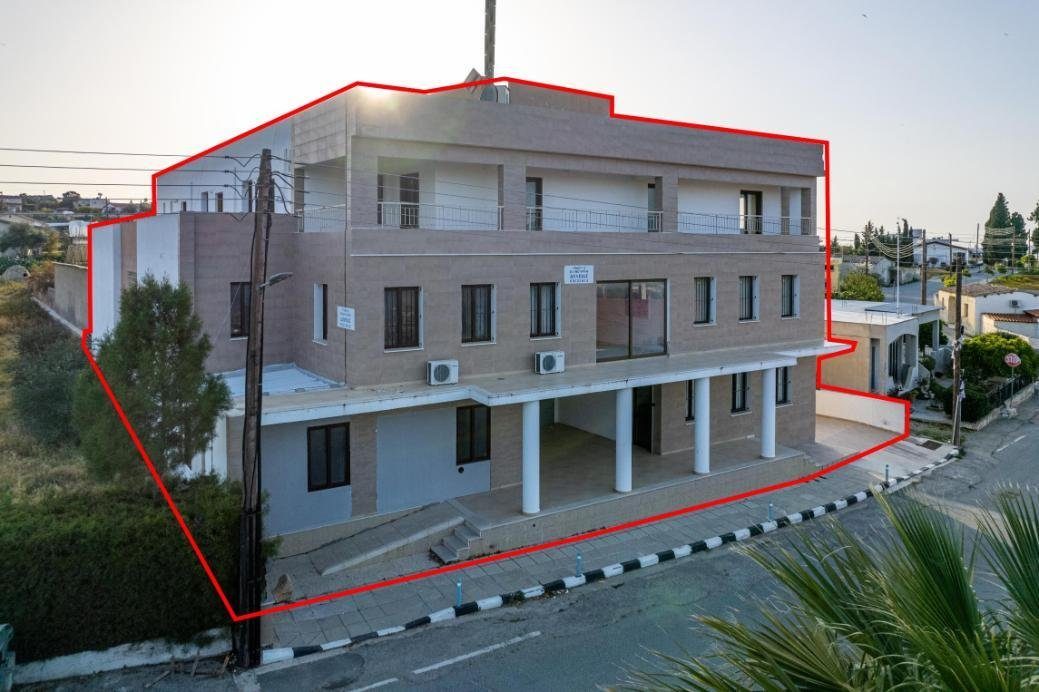 Three-storey residential building in Deneia, Nicosia photo 1