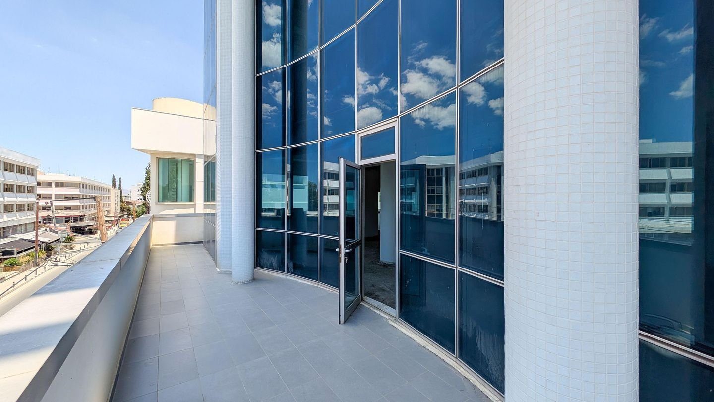 Five-storey incomplete building with a basement in Chryseleousas, Strovolos, Nicosia photo 30