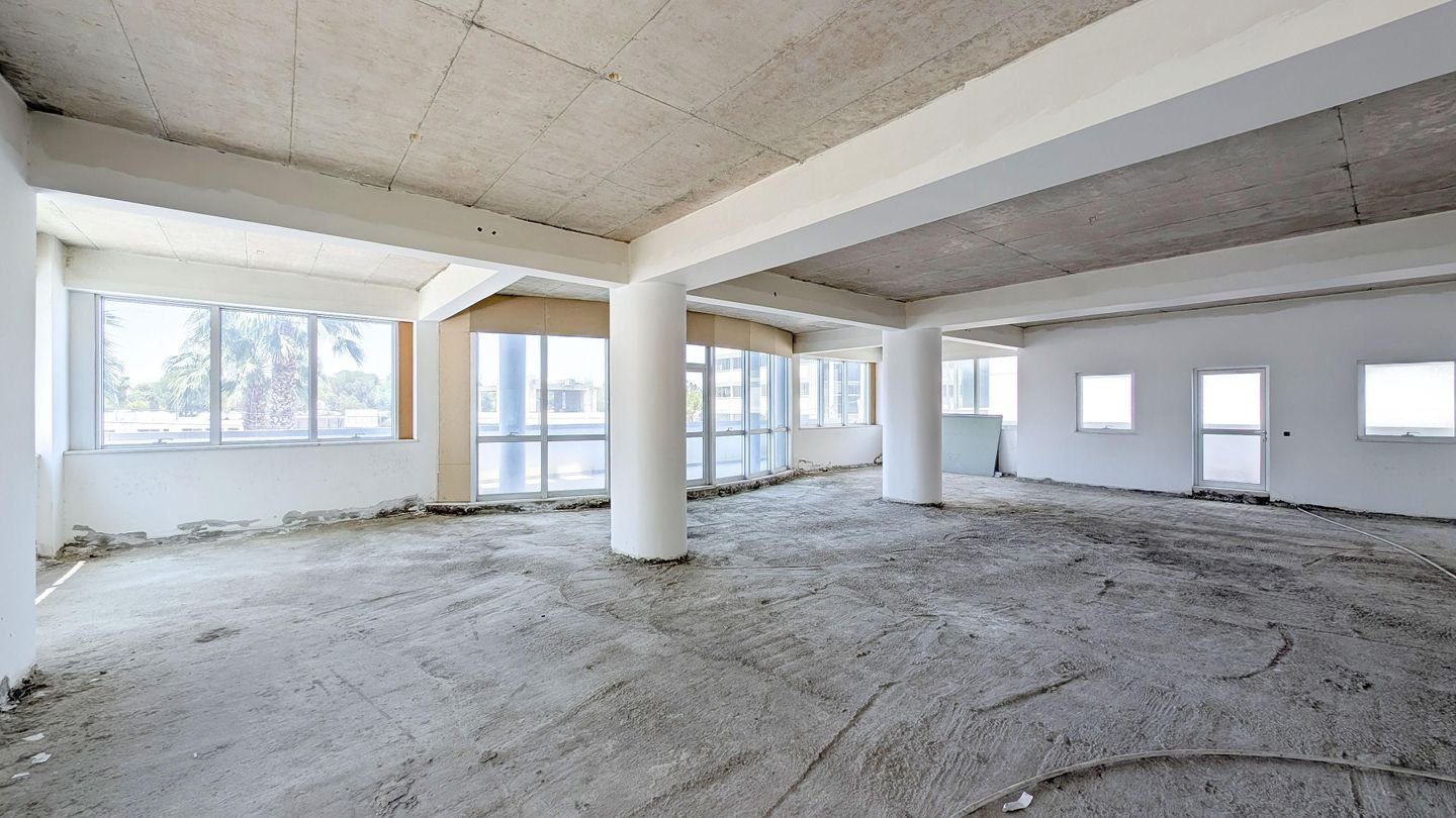 Five-storey incomplete building with a basement in Chryseleousas, Strovolos, Nicosia photo 12