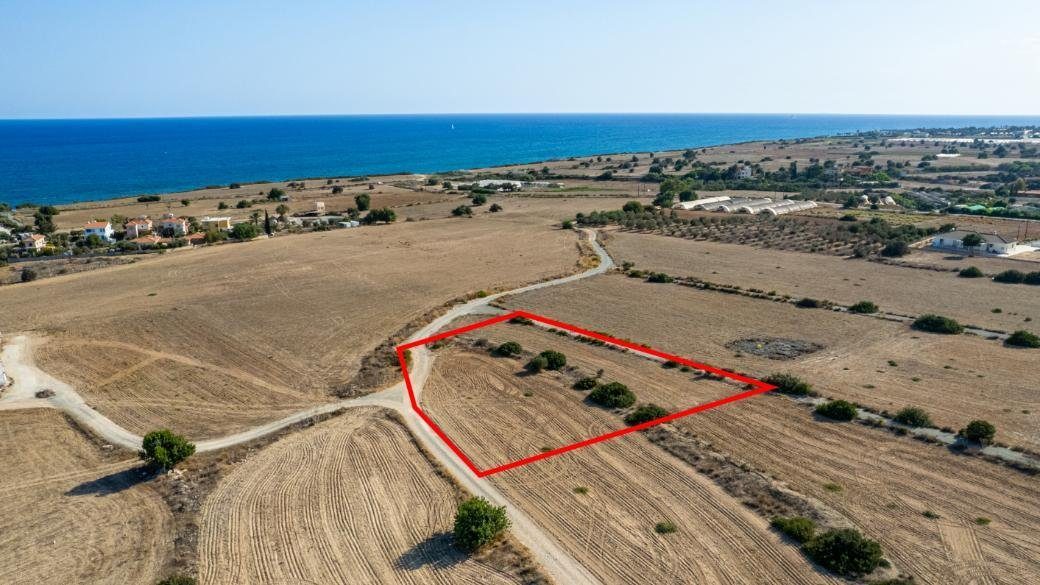 Touristic field in Maroni, Larnaca photo 1