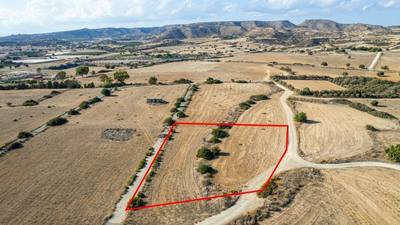 Touristic field in Maroni, Larnaca thumbnail 4