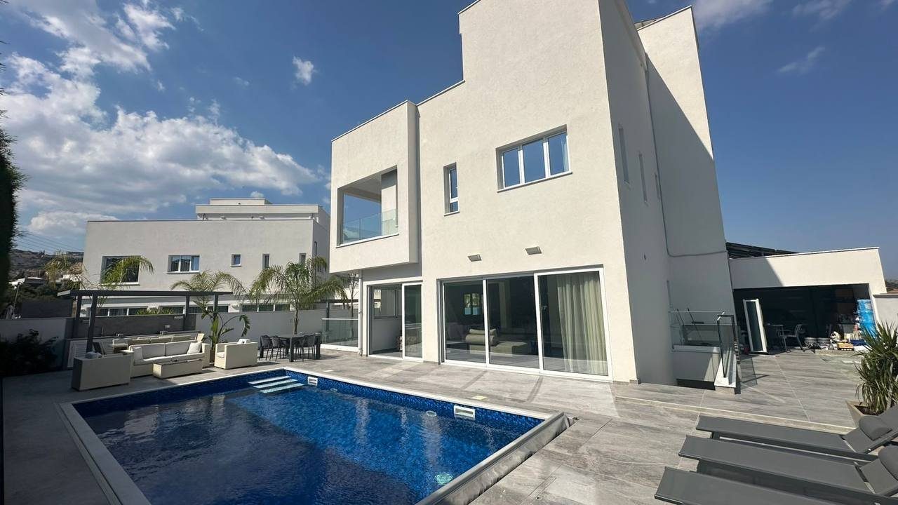5 BR Villa in Agios Tychonas, Limassol photo 1